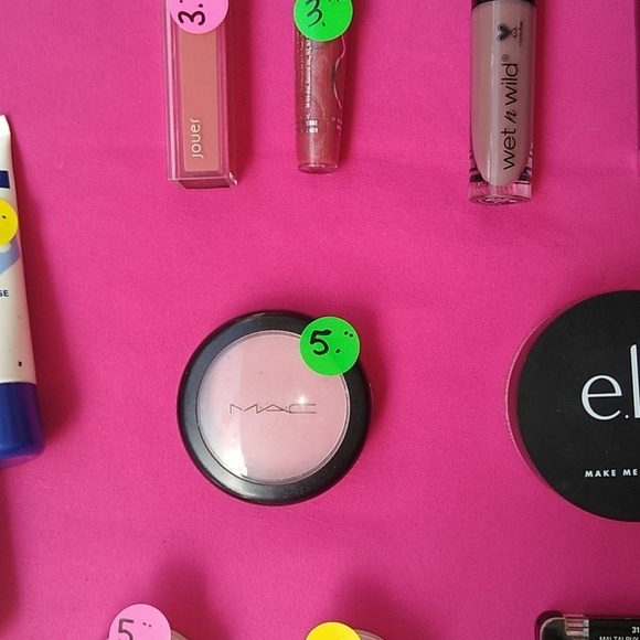 Make-Up - Picture 4 of 8